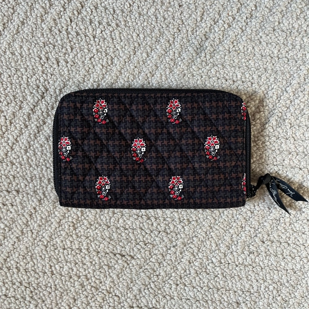 NWOT Vera Bradley Houndstooth Brown Wristlet Wallet Retired